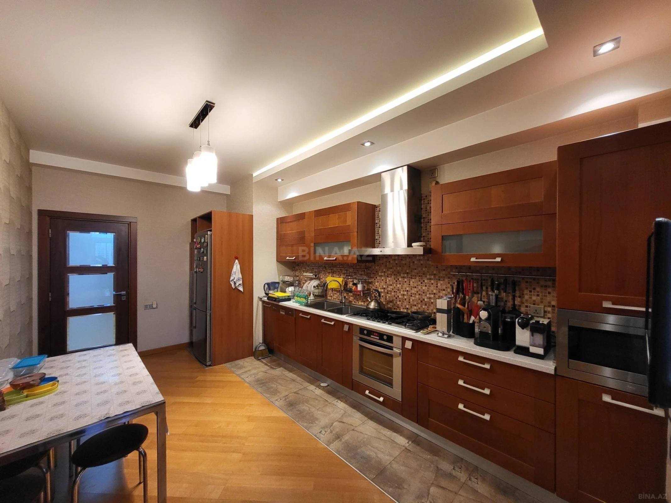 Satılır 4 otaqlı mənzil 164 m²