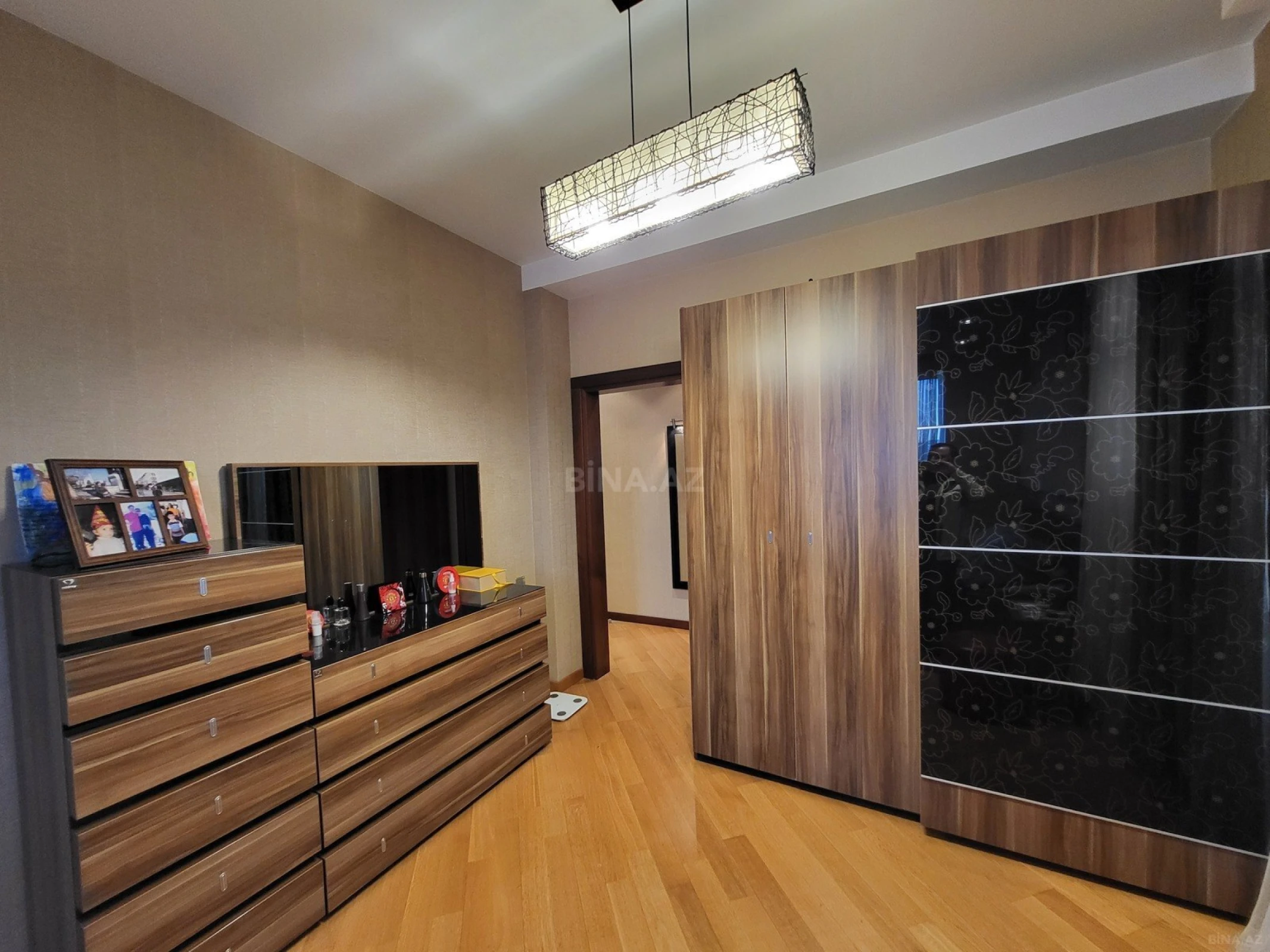 Satılır 4 otaqlı mənzil 164 m²