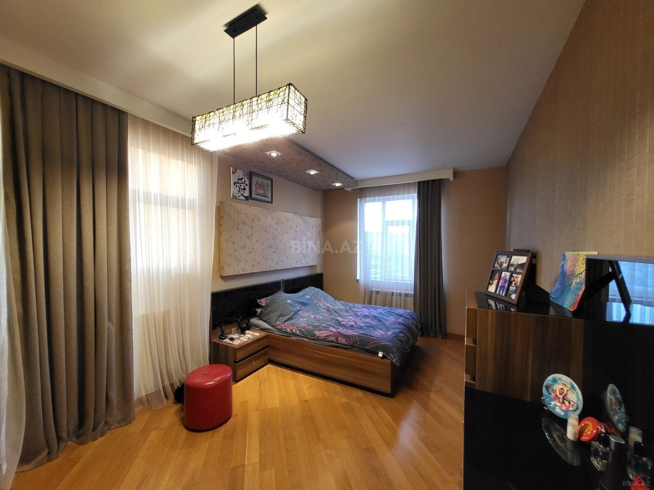 Satılır 4 otaqlı mənzil 164 m²