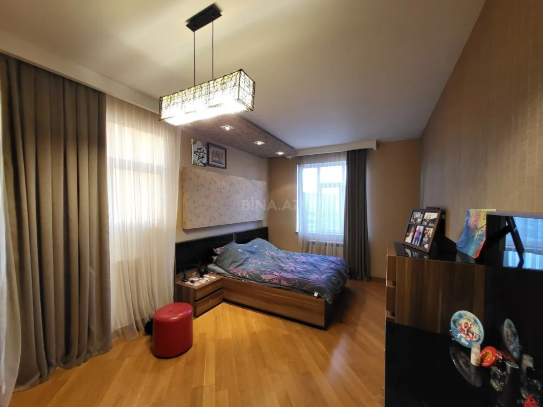 Satılır 4 otaqlı mənzil 164 m²