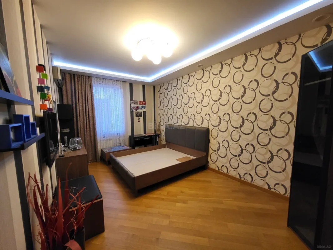 Satılır 4 otaqlı mənzil 164 m²