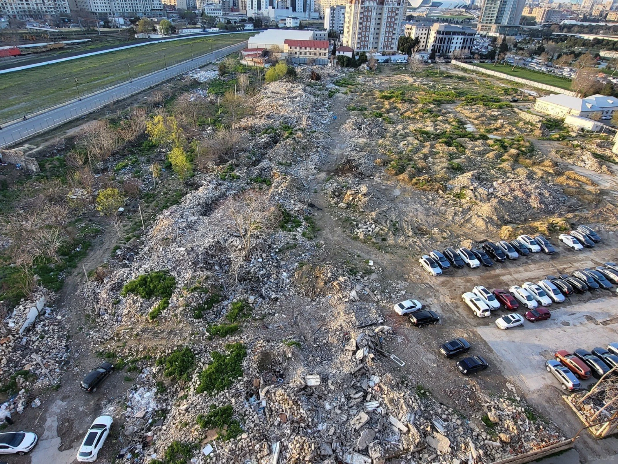 Satılır 4 otaqlı mənzil 164 m²