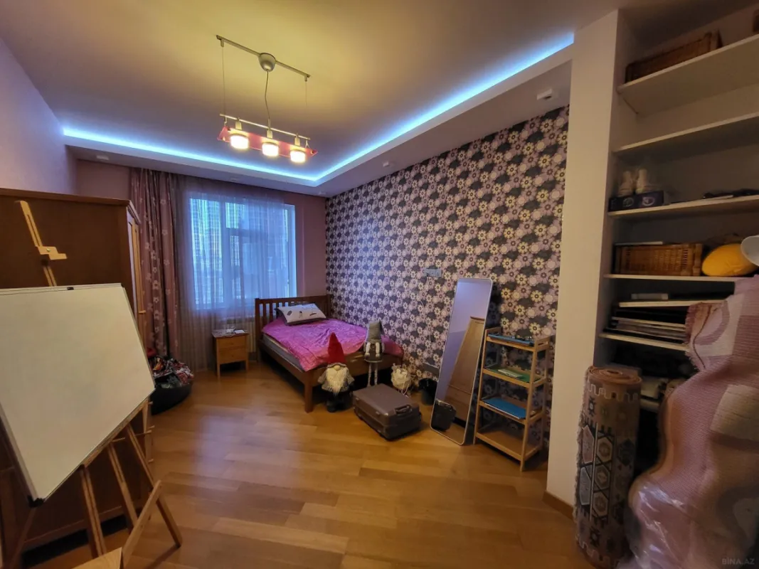 Satılır 4 otaqlı mənzil 164 m²