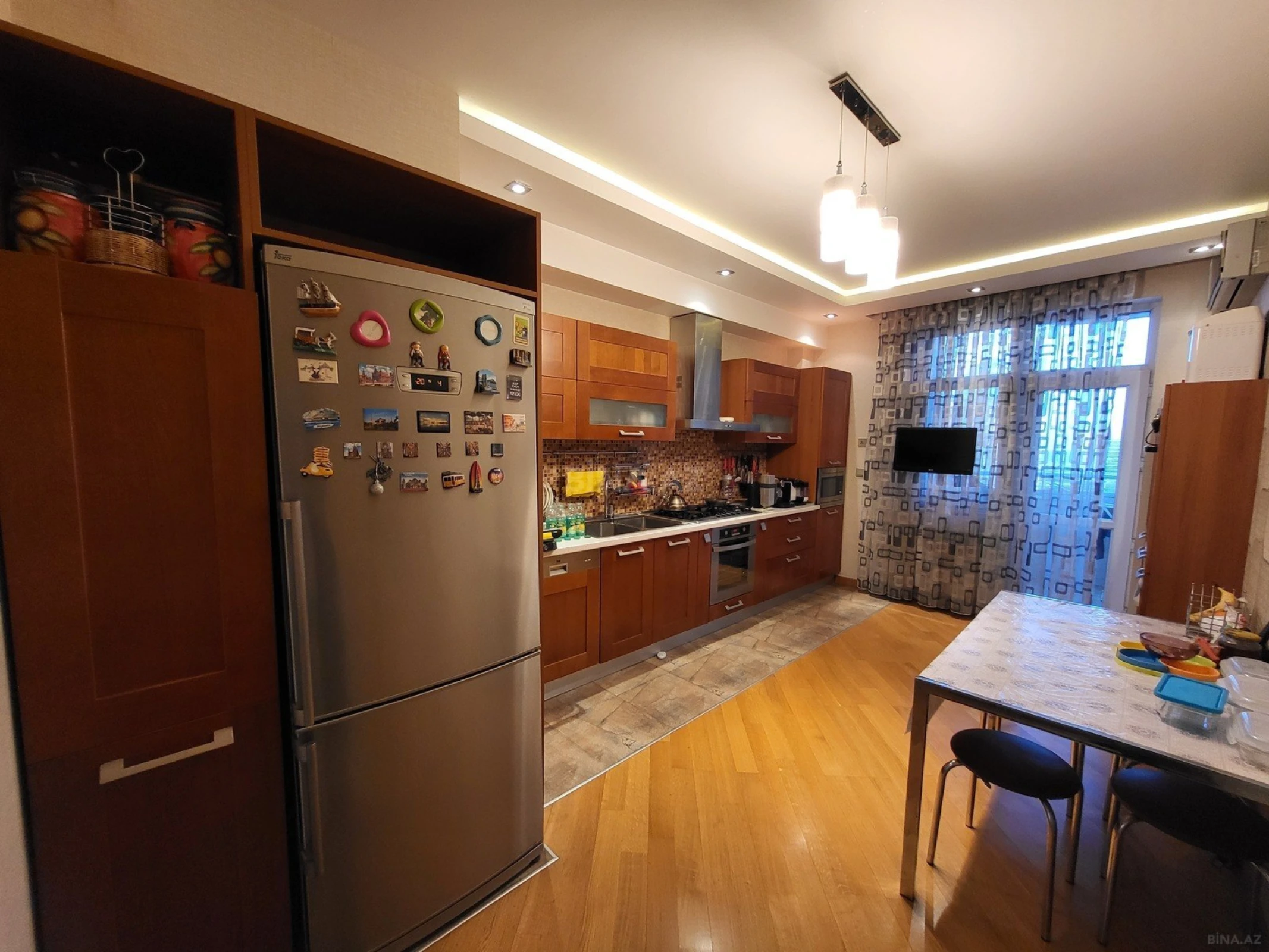 Satılır 4 otaqlı mənzil 164 m²