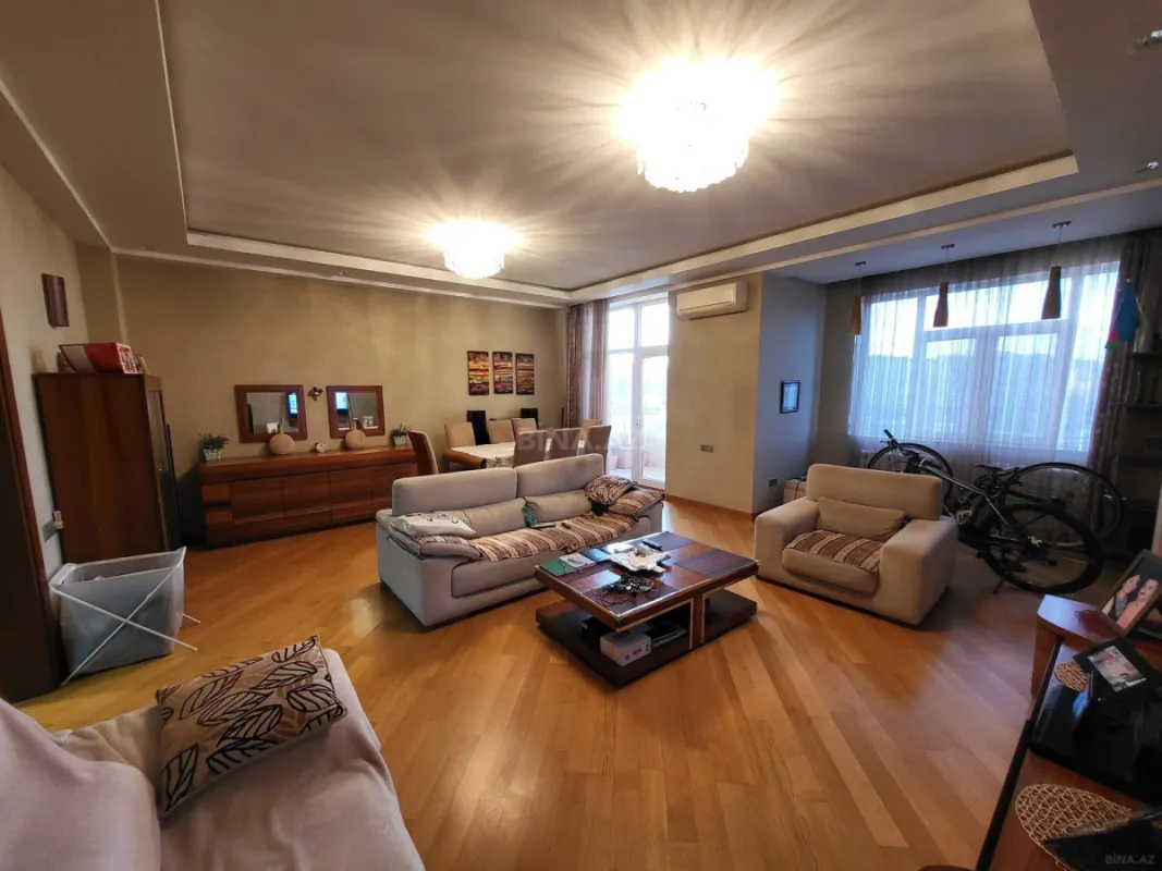 Satılır 4 otaqlı mənzil 164 m²