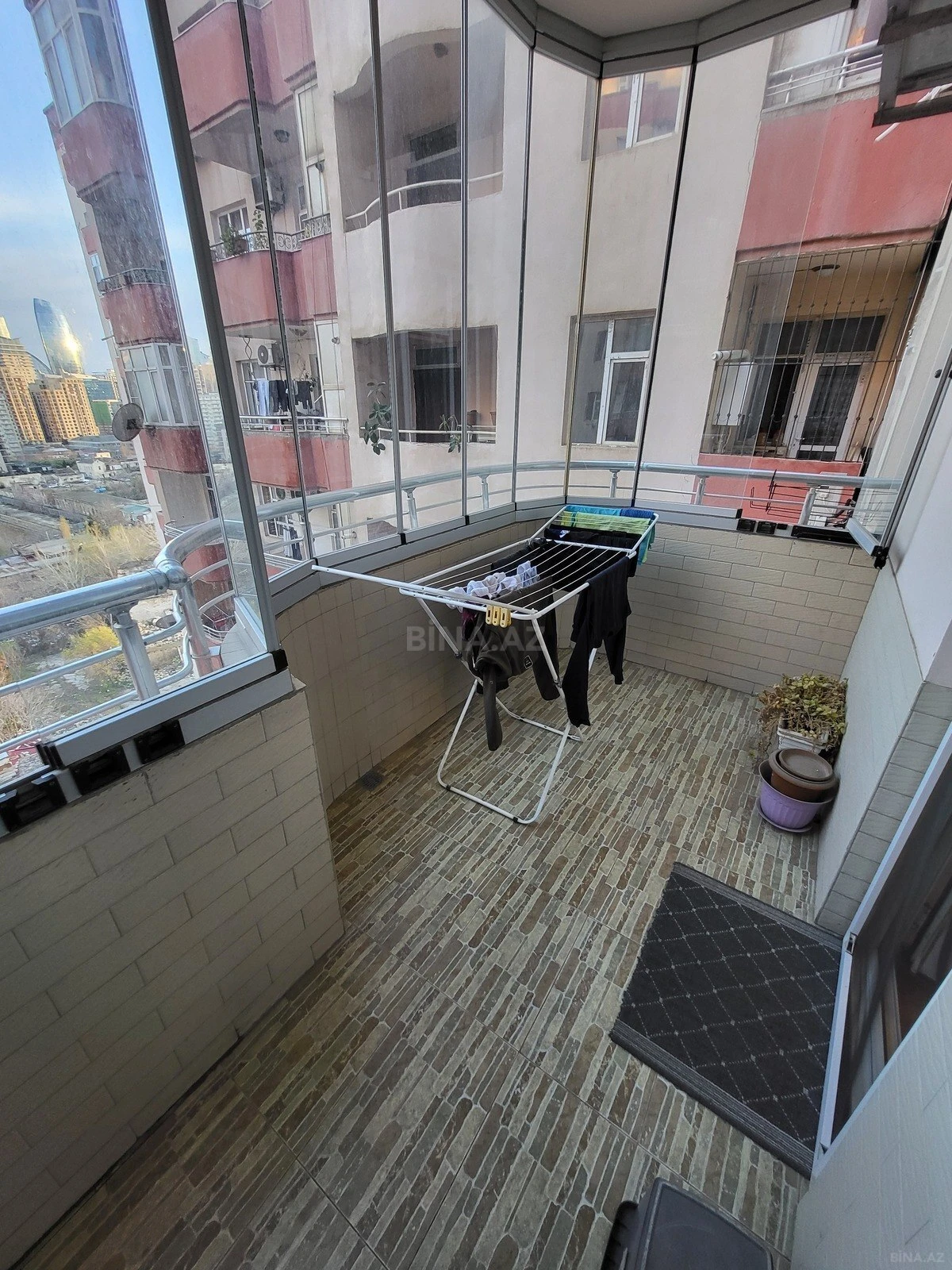 Satılır 4 otaqlı mənzil 164 m²
