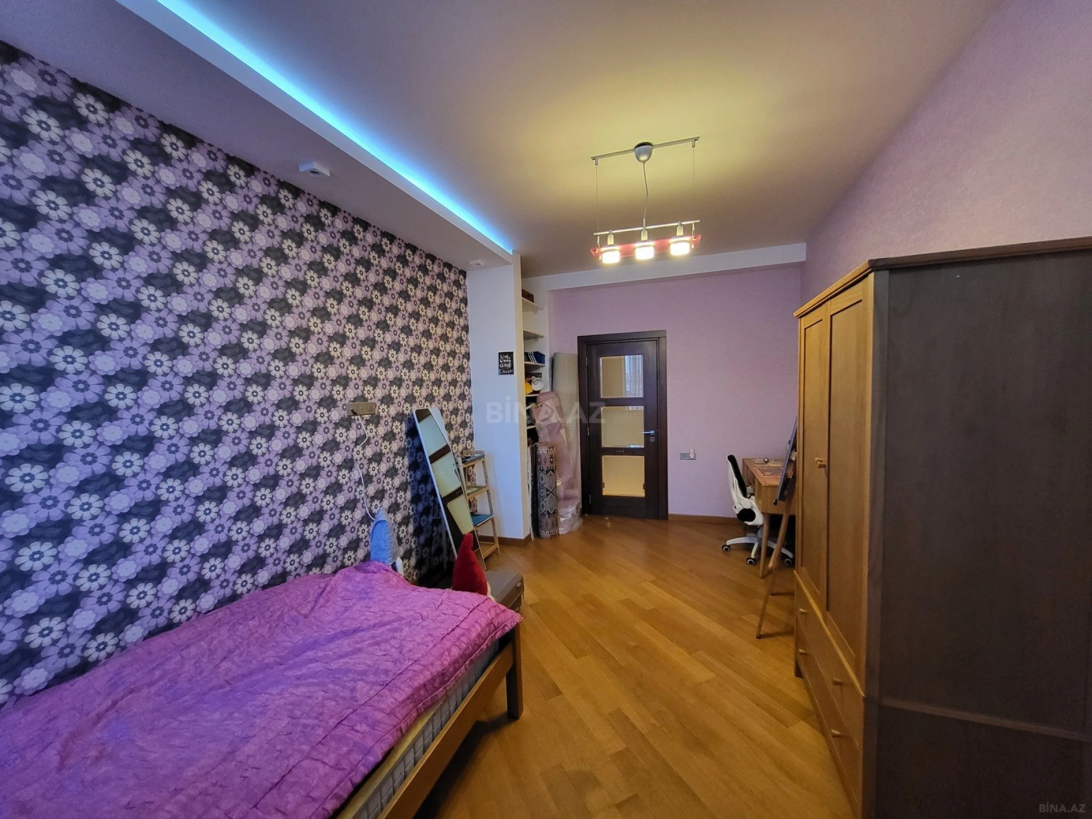 Satılır 4 otaqlı mənzil 164 m²