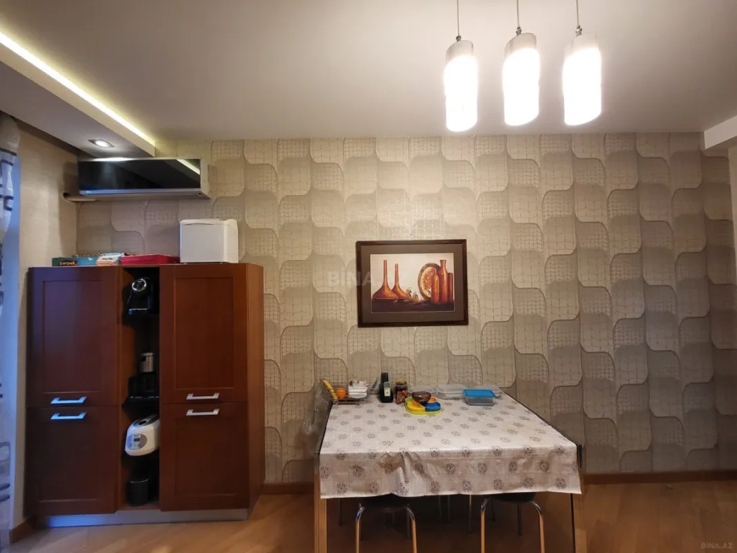 Satılır 4 otaqlı mənzil 164 m²