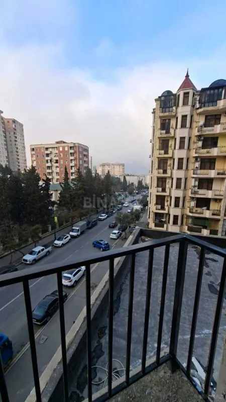 Satılır 4 otaqlı mənzil 170 m²