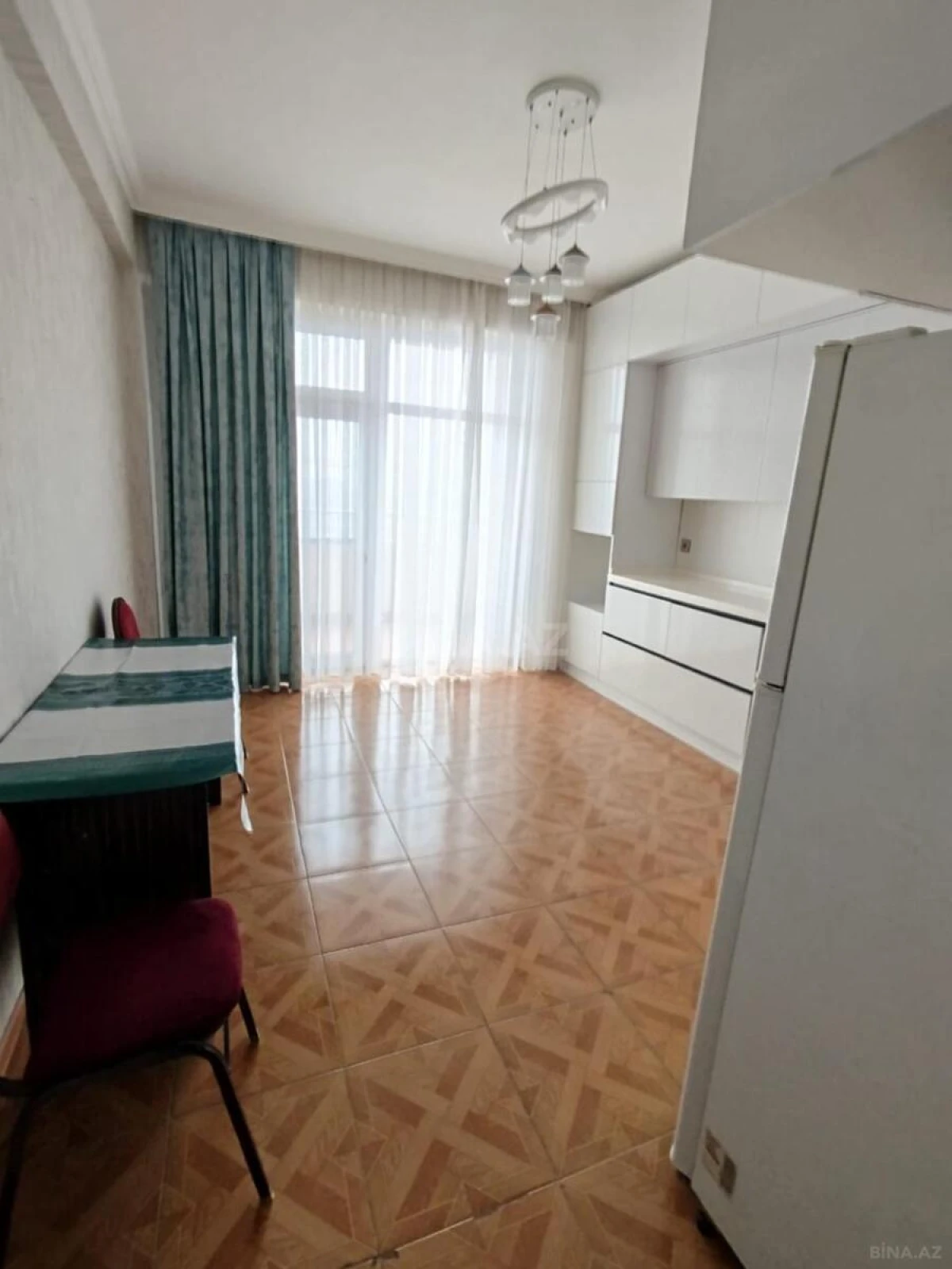 Kirayə verilir 3 otaqlı mənzil 120 m²
