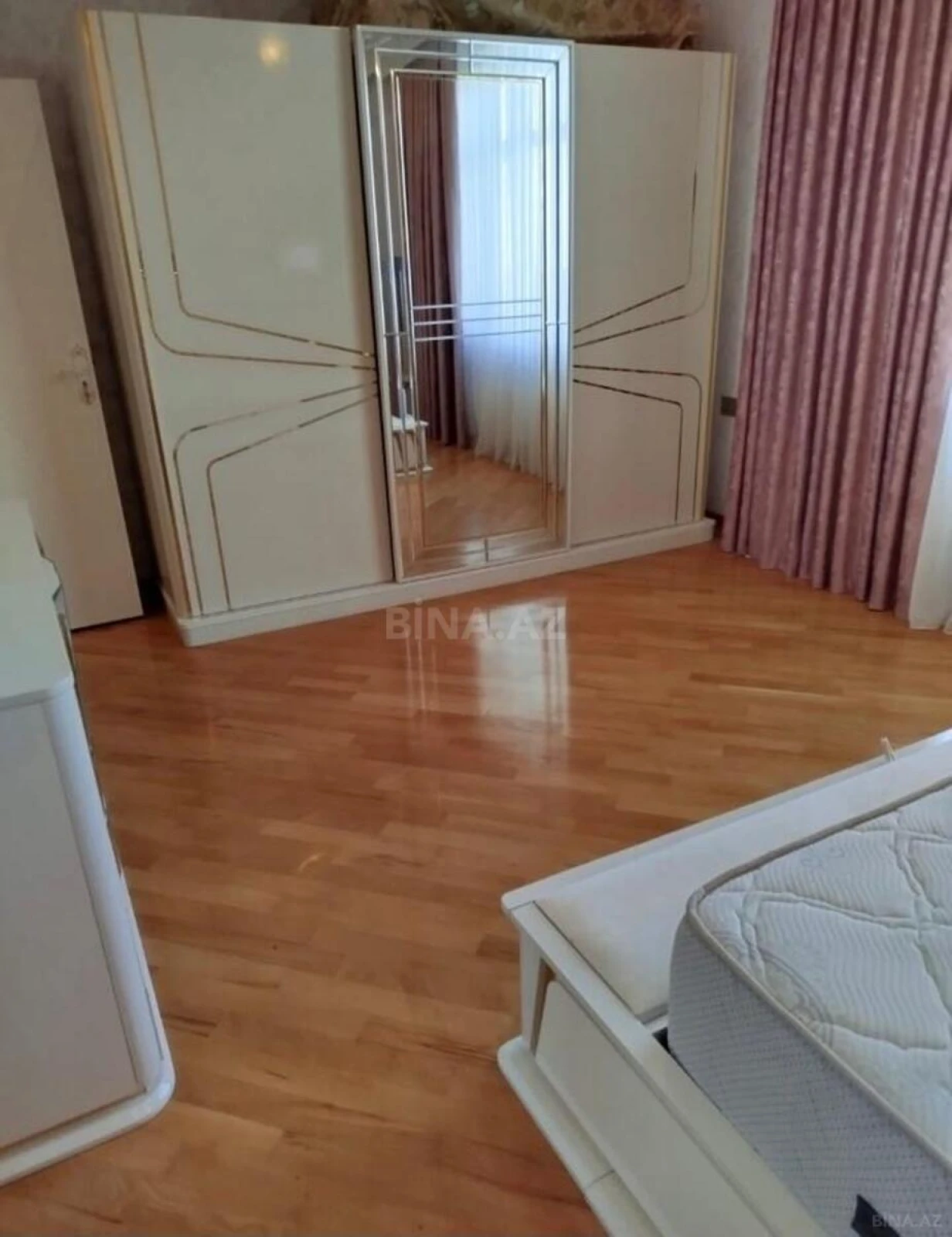 Kirayə verilir 3 otaqlı mənzil 120 m²