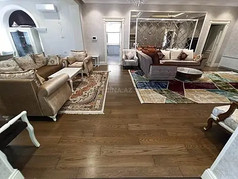 Satılır 7 otaqlı həyət evi 500 m²