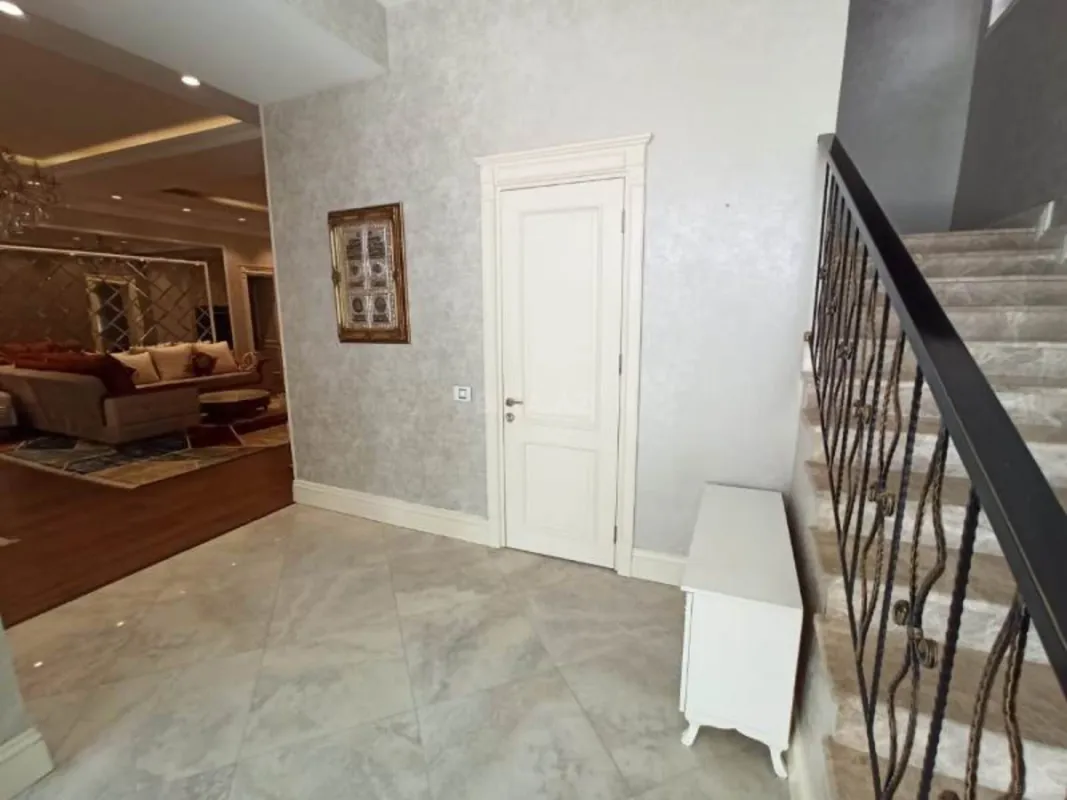 Satılır 7 otaqlı həyət evi 500 m²