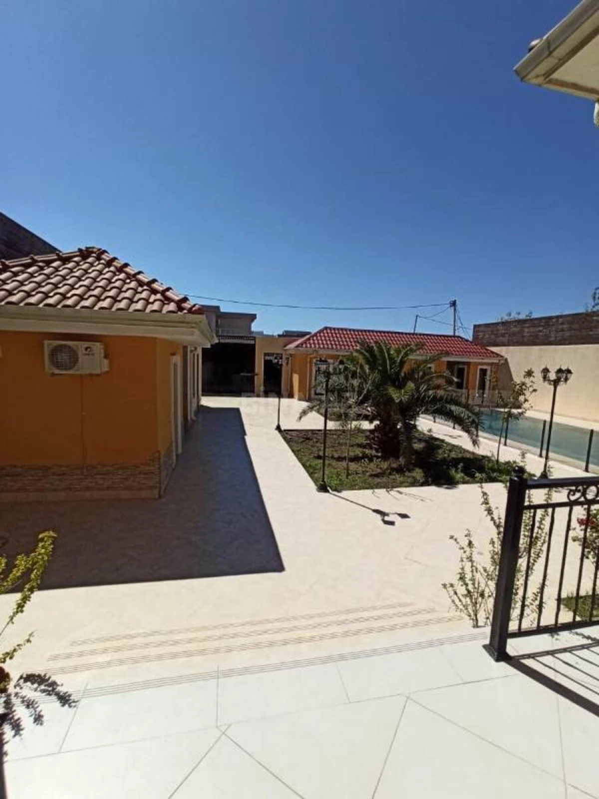 Satılır 7 otaqlı həyət evi 500 m²