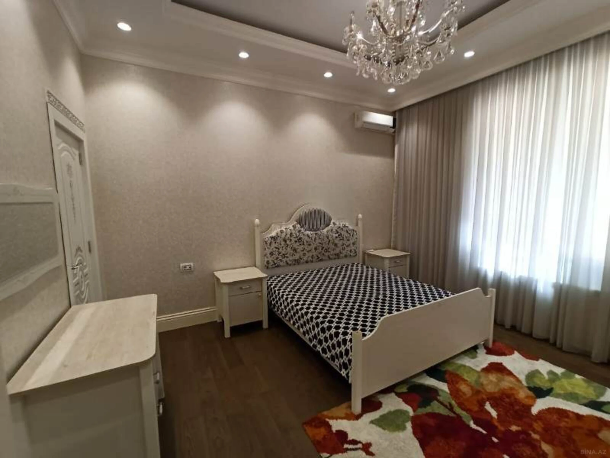 Satılır 7 otaqlı həyət evi 500 m²
