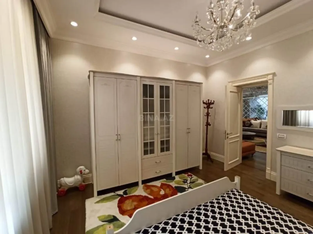 Satılır 7 otaqlı həyət evi 500 m²