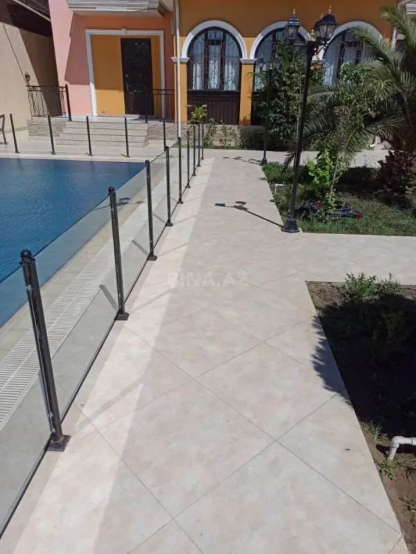 Satılır 7 otaqlı həyət evi 500 m²