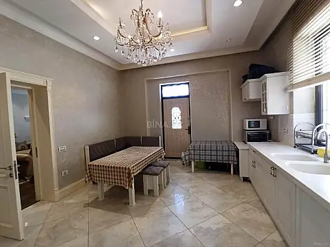Satılır 7 otaqlı həyət evi 500 m²