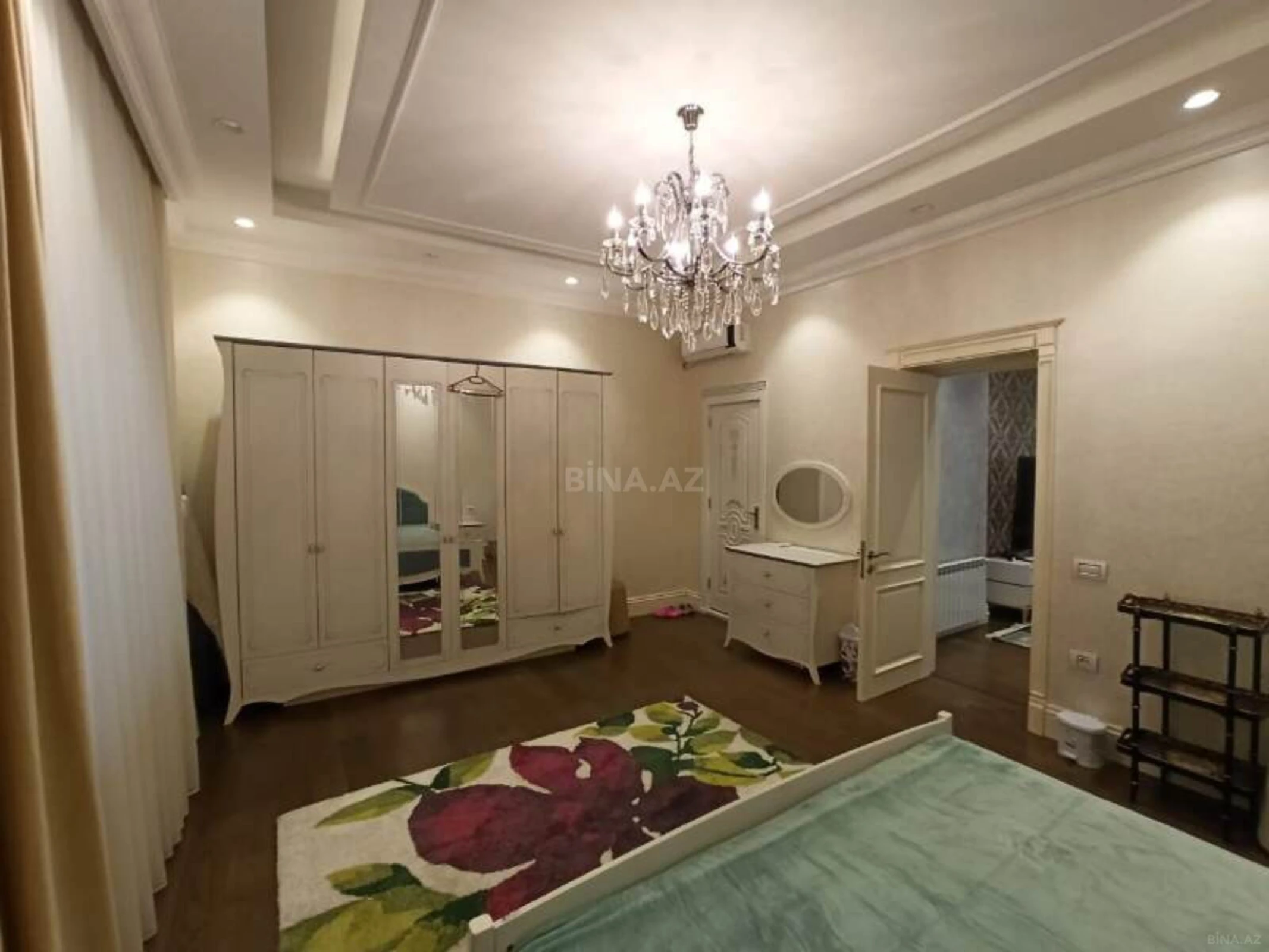 Satılır 7 otaqlı həyət evi 500 m²