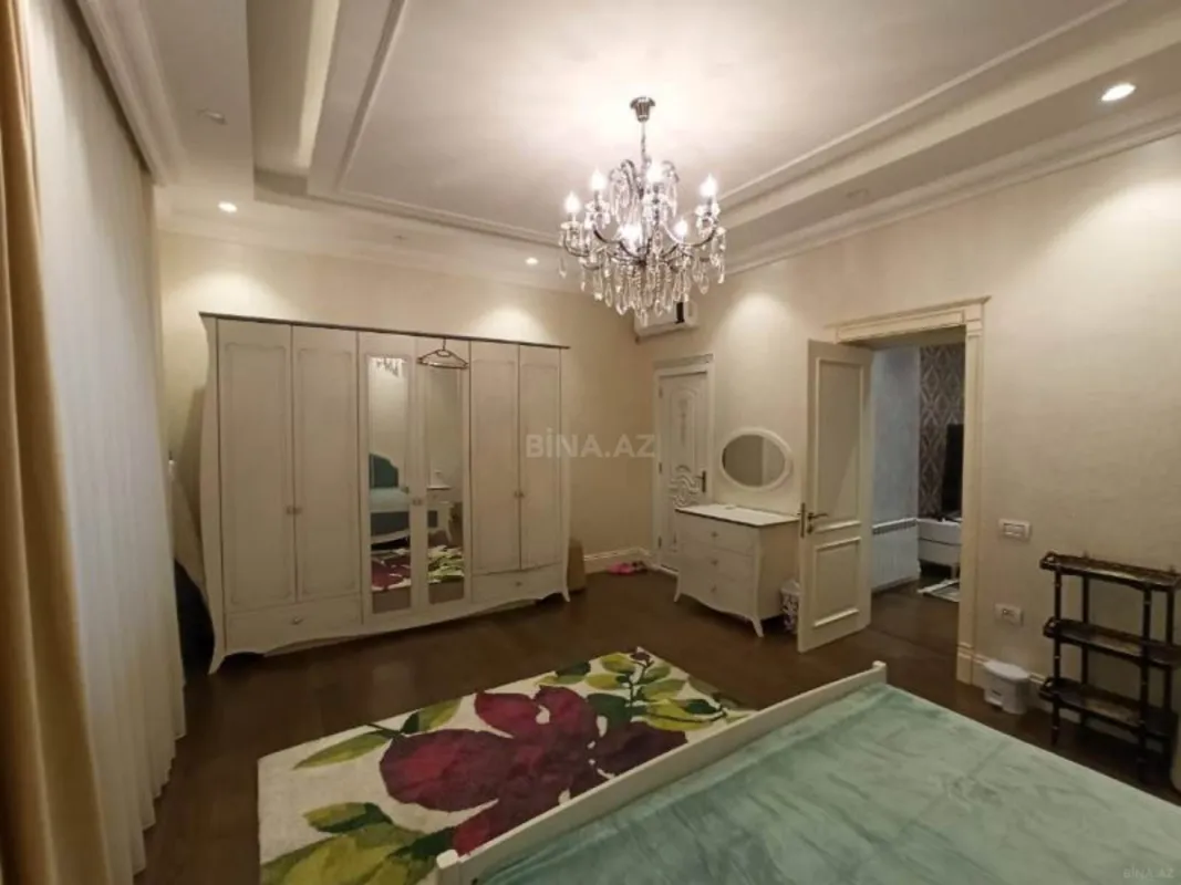 Satılır 7 otaqlı həyət evi 500 m²
