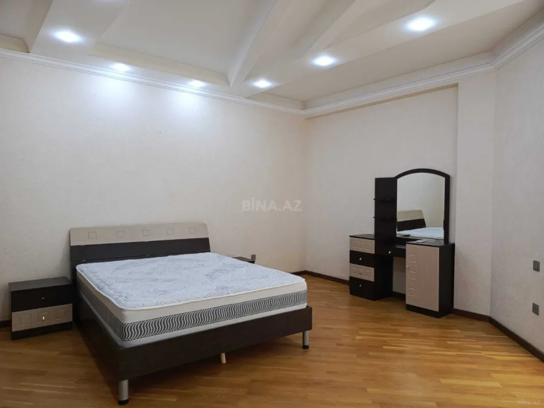 Satılır 3 otaqlı mənzil 107 m²