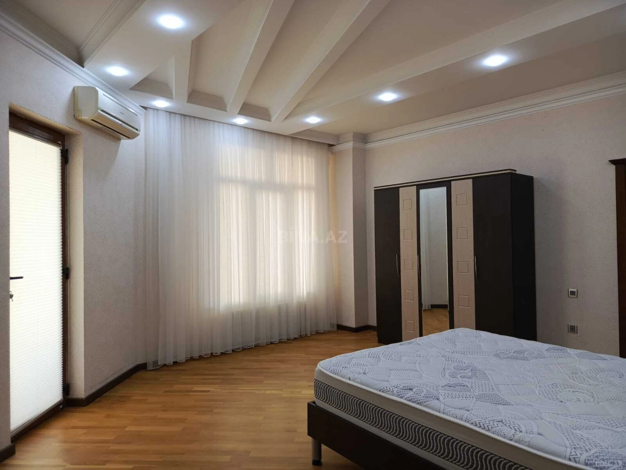 Satılır 3 otaqlı mənzil 107 m²