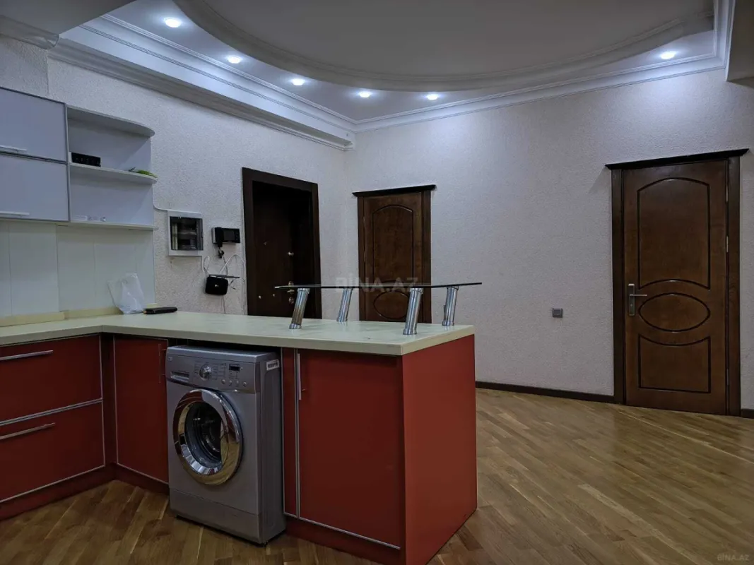 Satılır 3 otaqlı mənzil 107 m²