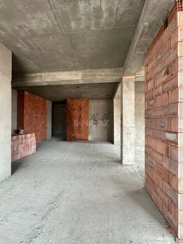 Satılır 3 otaqlı mənzil 136 m²