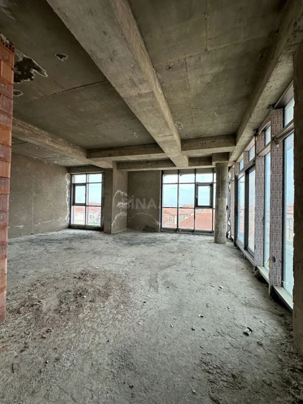 Satılır 3 otaqlı mənzil 136 m²