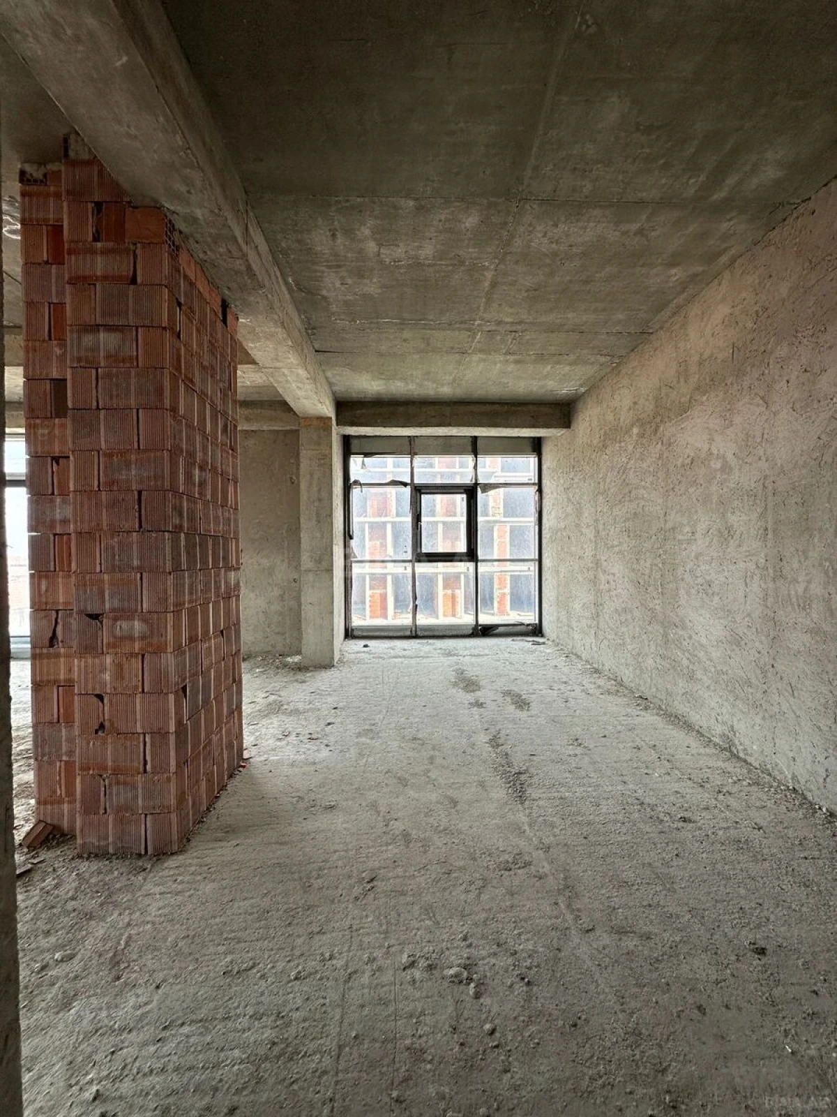 Satılır 3 otaqlı mənzil 136 m²