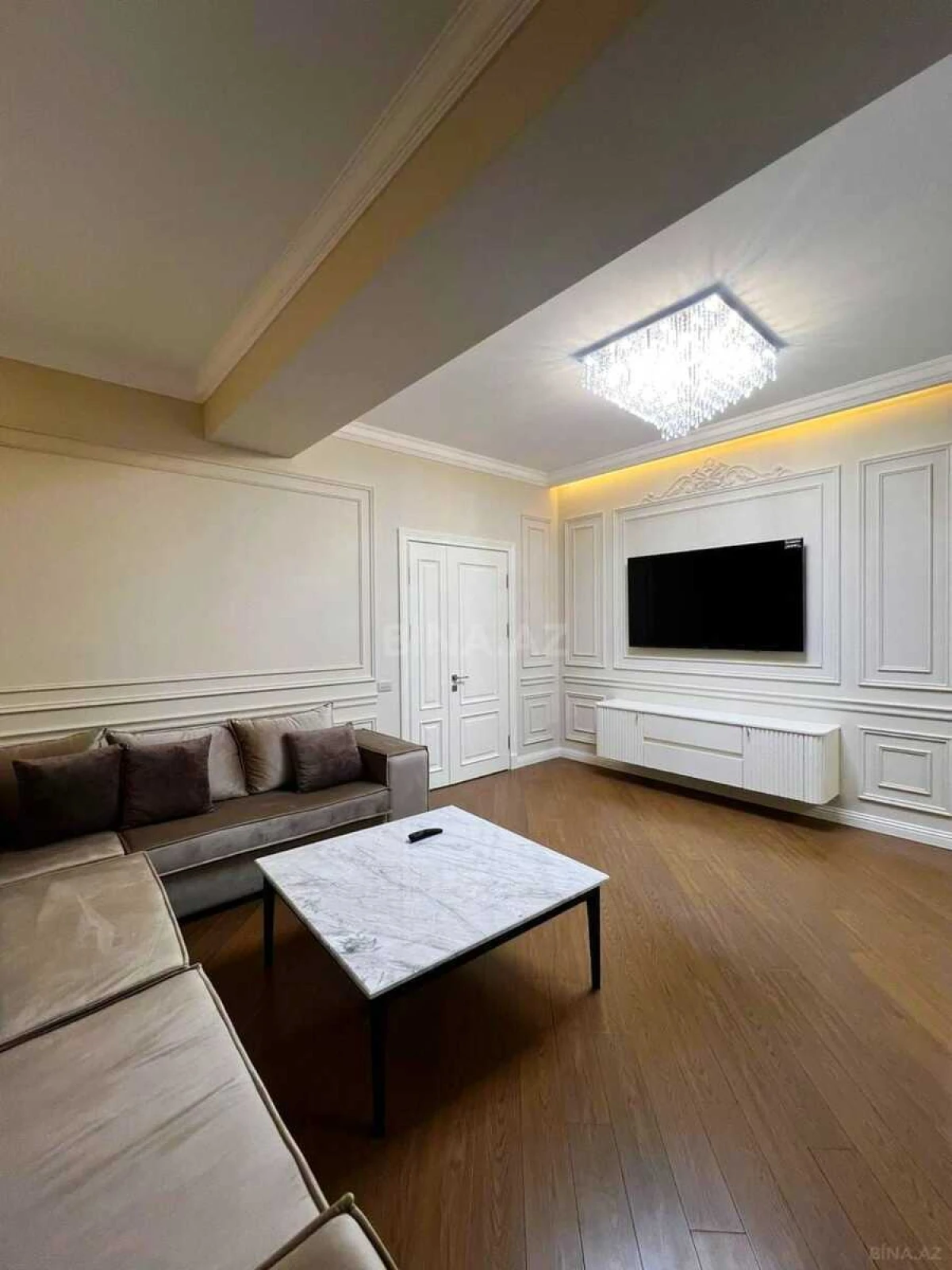 Satılır 4 otaqlı mənzil 207 m²