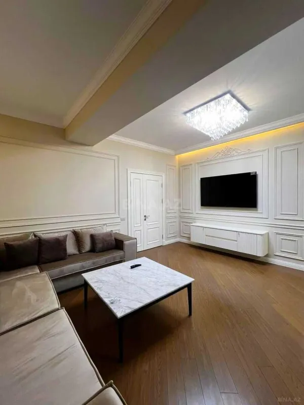 Satılır 4 otaqlı mənzil 207 m²