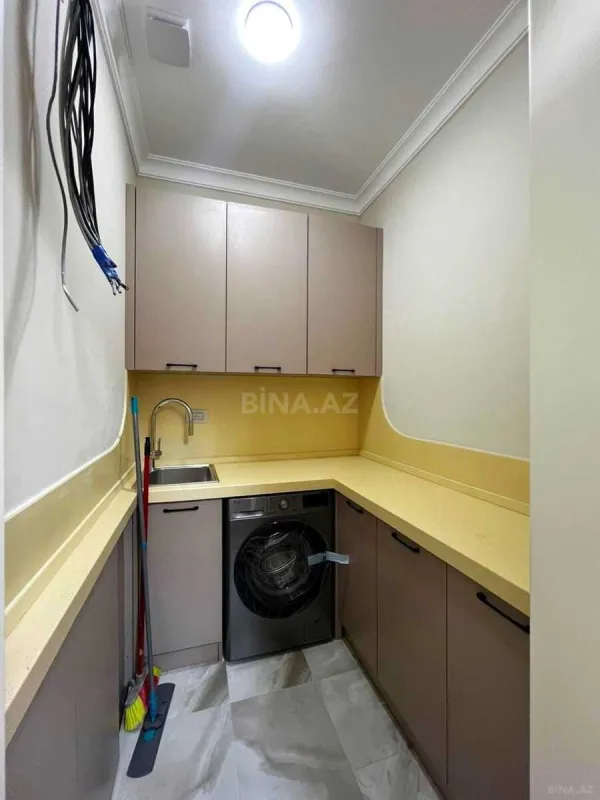 Satılır 4 otaqlı mənzil 207 m²