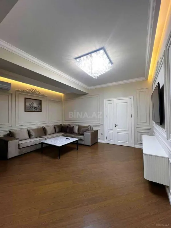Satılır 4 otaqlı mənzil 207 m²