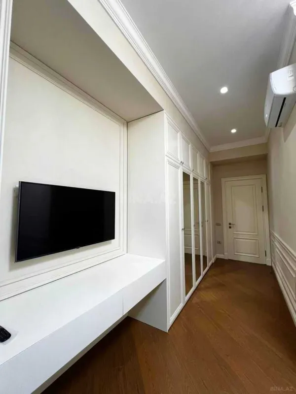 Satılır 4 otaqlı mənzil 207 m²