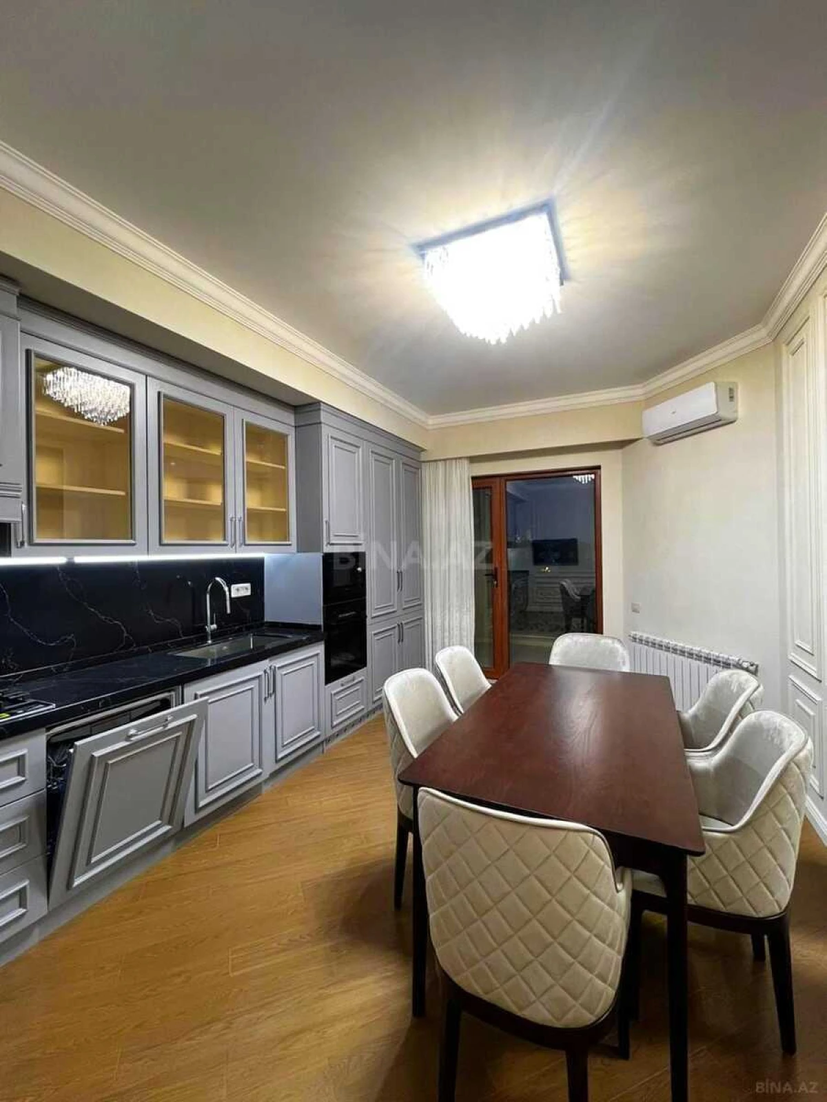 Satılır 4 otaqlı mənzil 207 m²
