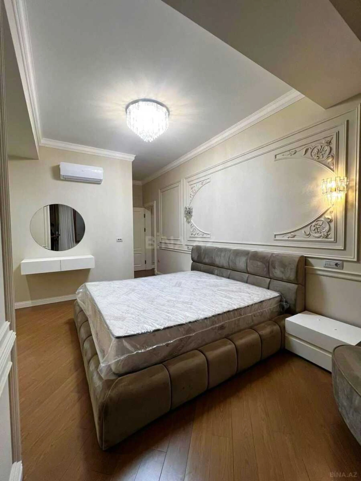 Satılır 4 otaqlı mənzil 207 m²
