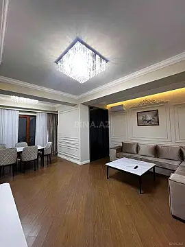 Satılır 4 otaqlı mənzil 207 m²