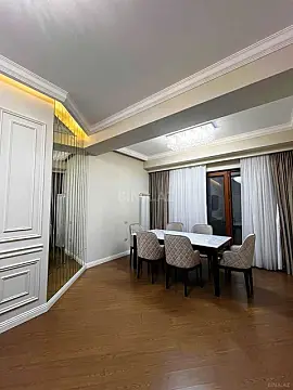 Satılır 4 otaqlı mənzil 207 m²