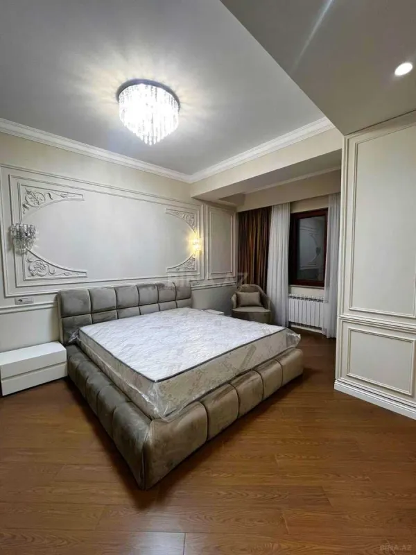 Satılır 4 otaqlı mənzil 207 m²