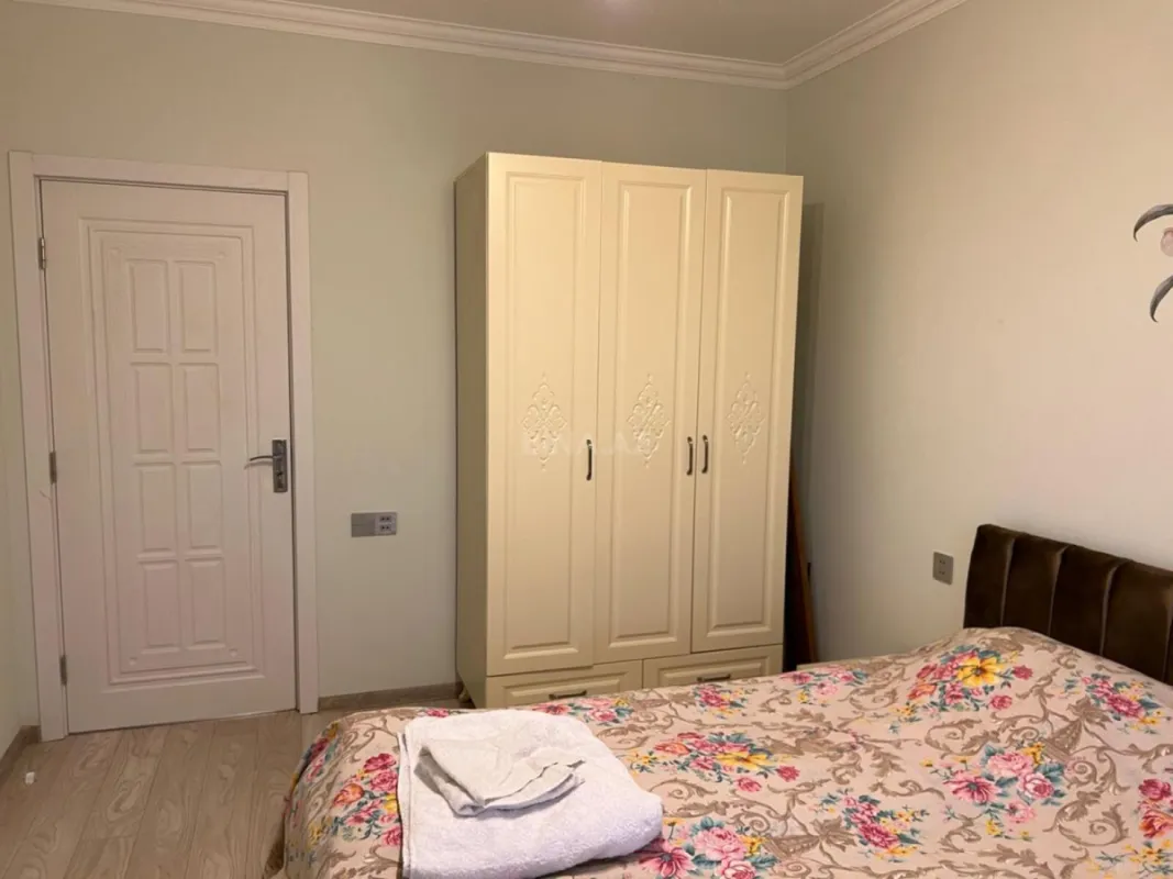 Kirayə verilir 4 otaqlı mənzil 160 m²