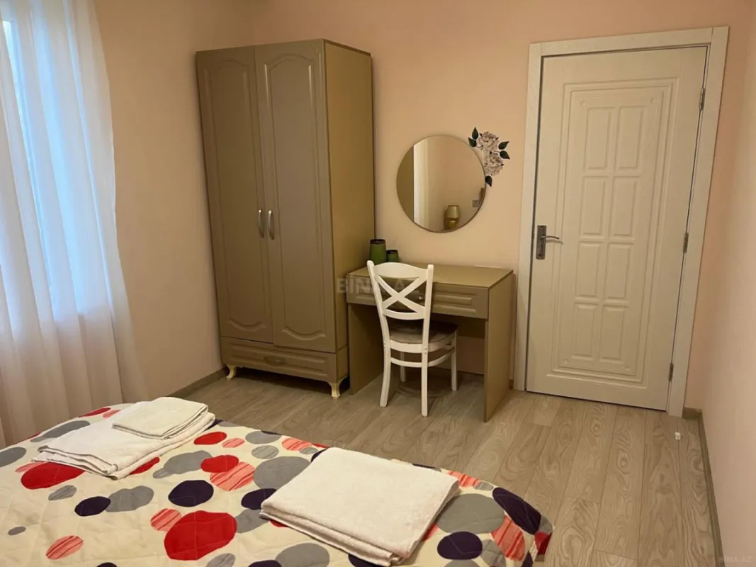 Kirayə verilir 4 otaqlı mənzil 160 m²