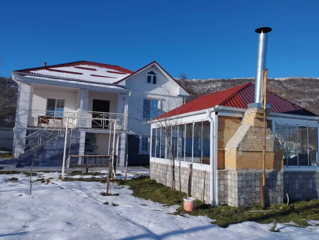 Kirayə verilir 4 otaqlı mənzil 160 m²