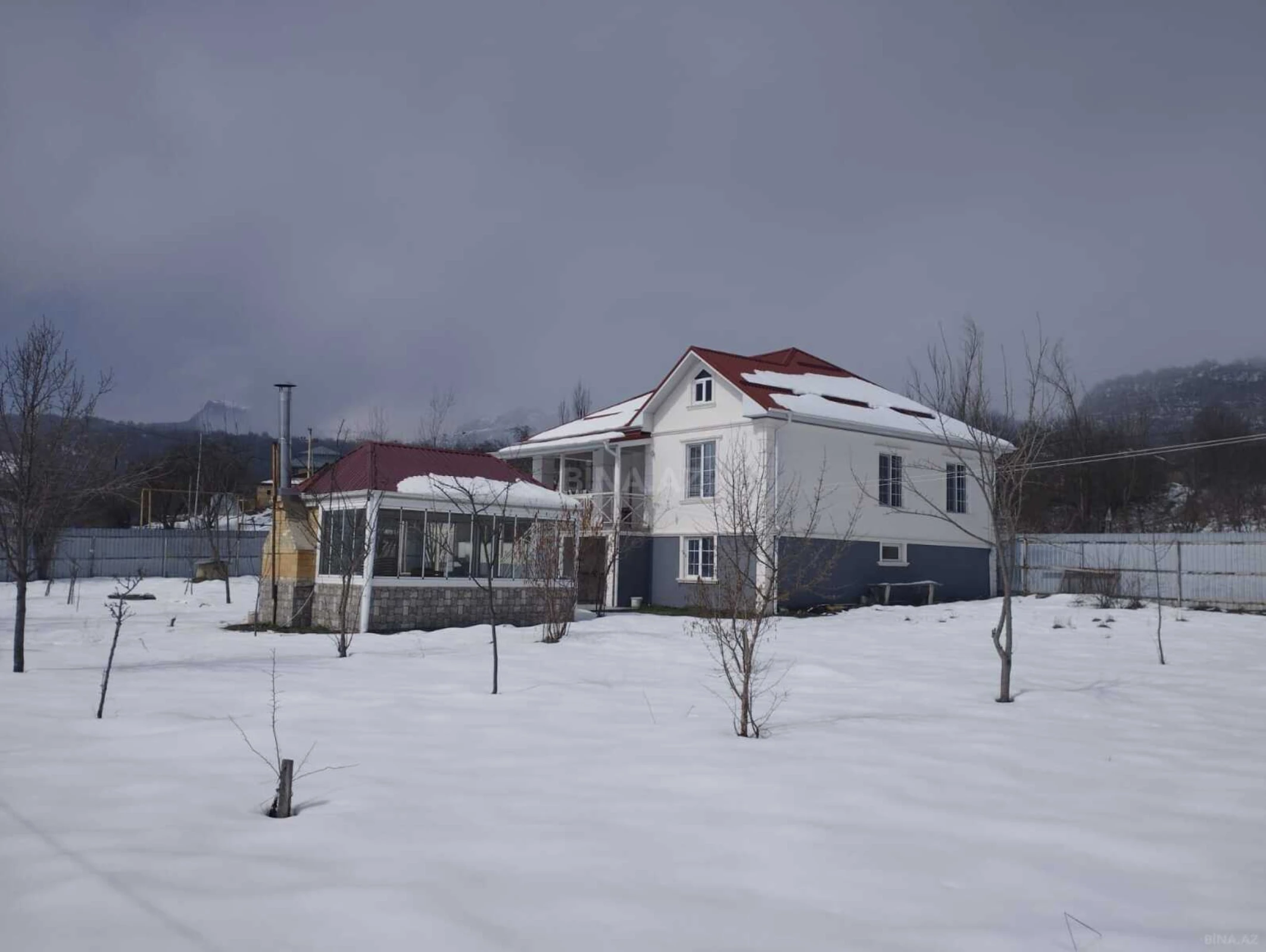 Kirayə verilir 4 otaqlı mənzil 160 m²