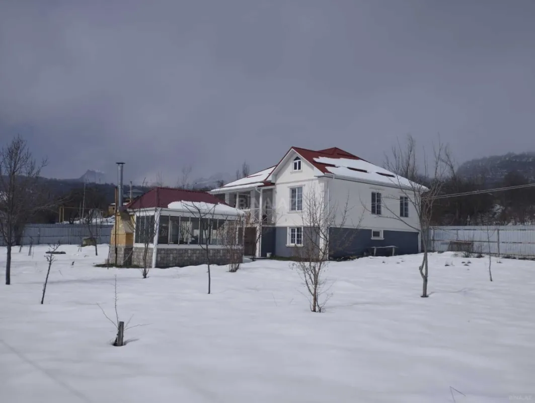 Kirayə verilir 4 otaqlı mənzil 160 m²