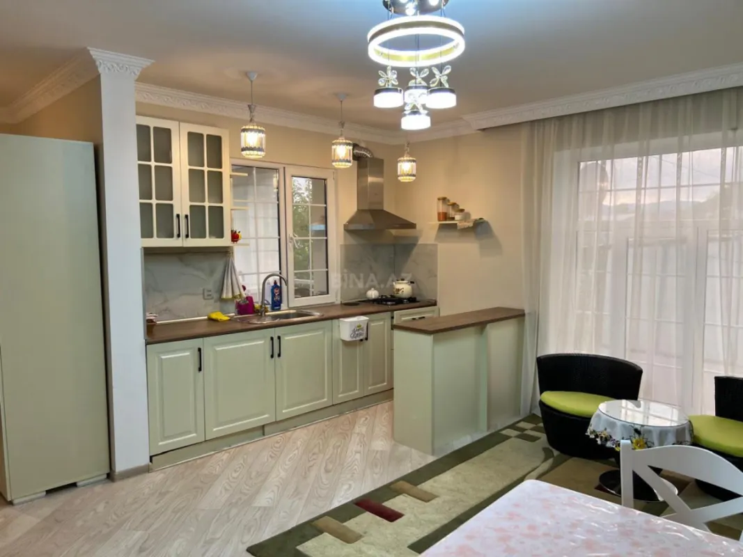 Kirayə verilir 4 otaqlı mənzil 160 m²