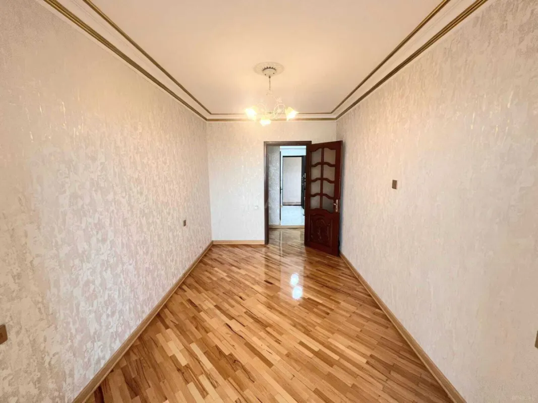 Satılır 2 otaqlı mənzil 67 m²