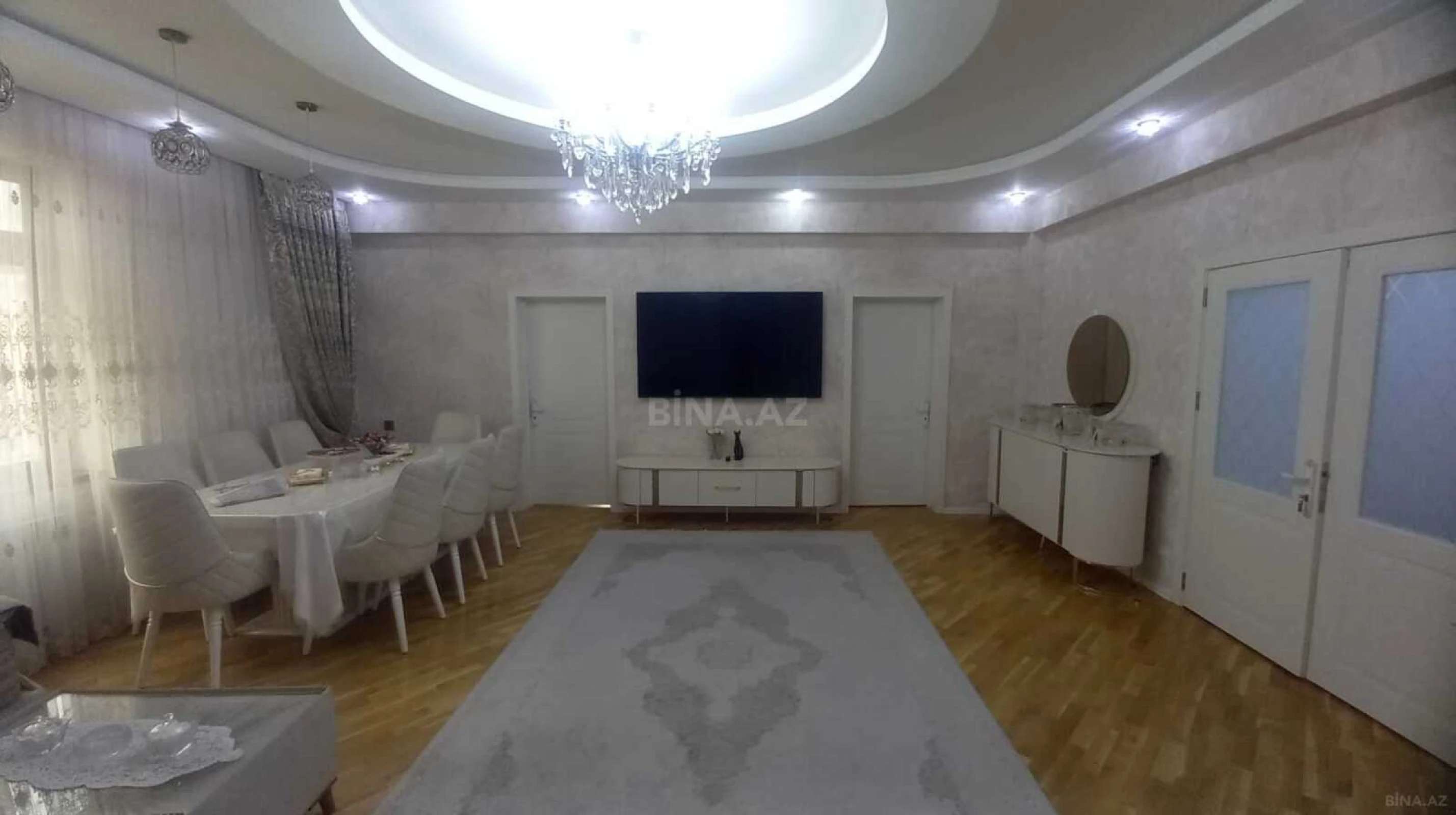 Satılır 4 otaqlı mənzil 136 m²