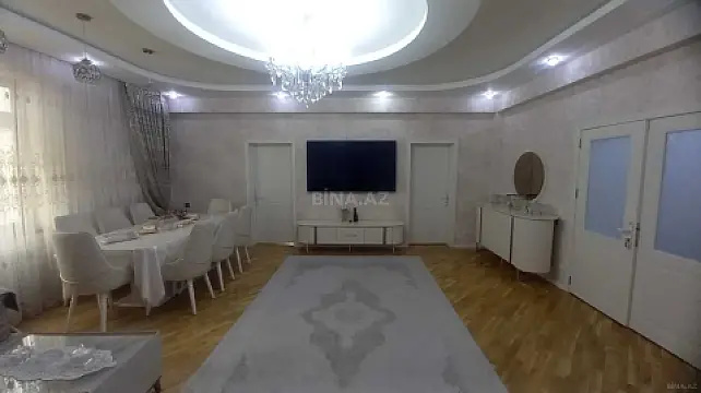 Satılır 4 otaqlı mənzil 136 m²