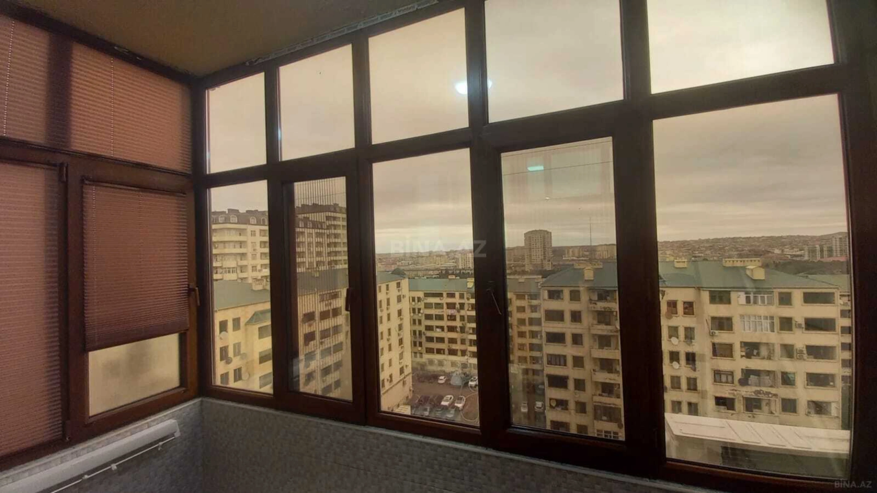 Satılır 4 otaqlı mənzil 136 m²